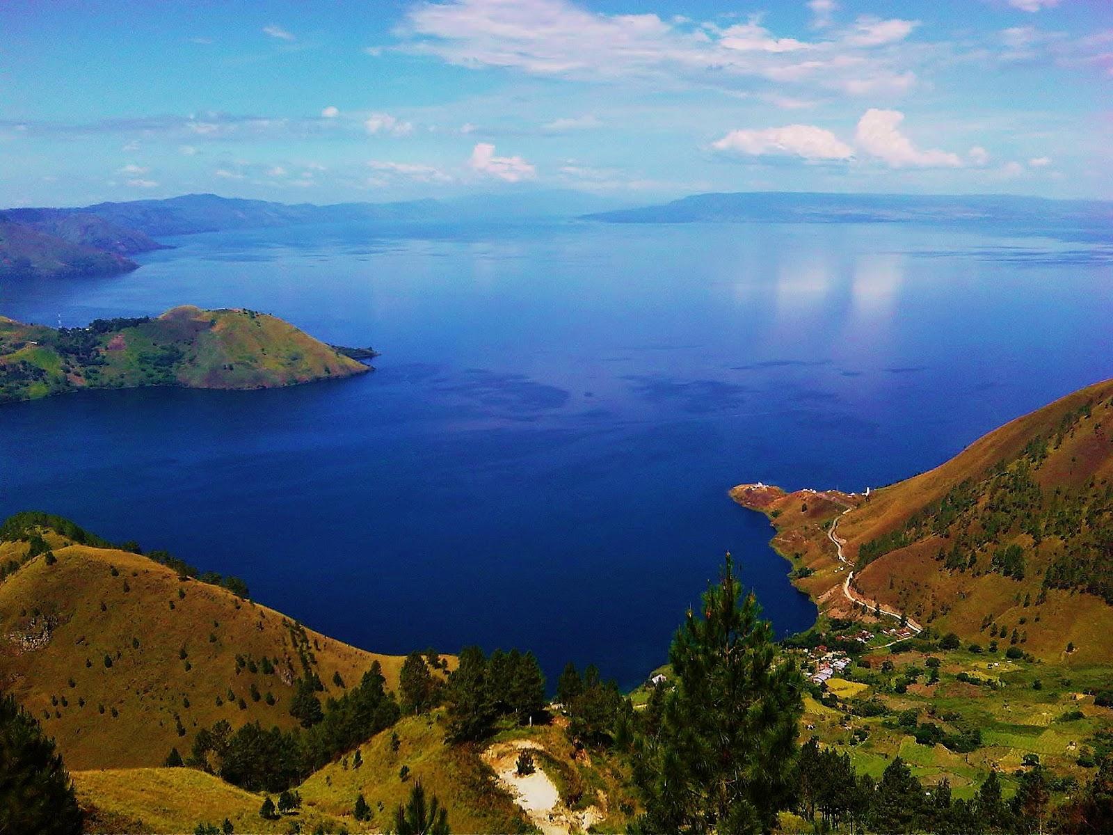1600x1200 Lake Toba