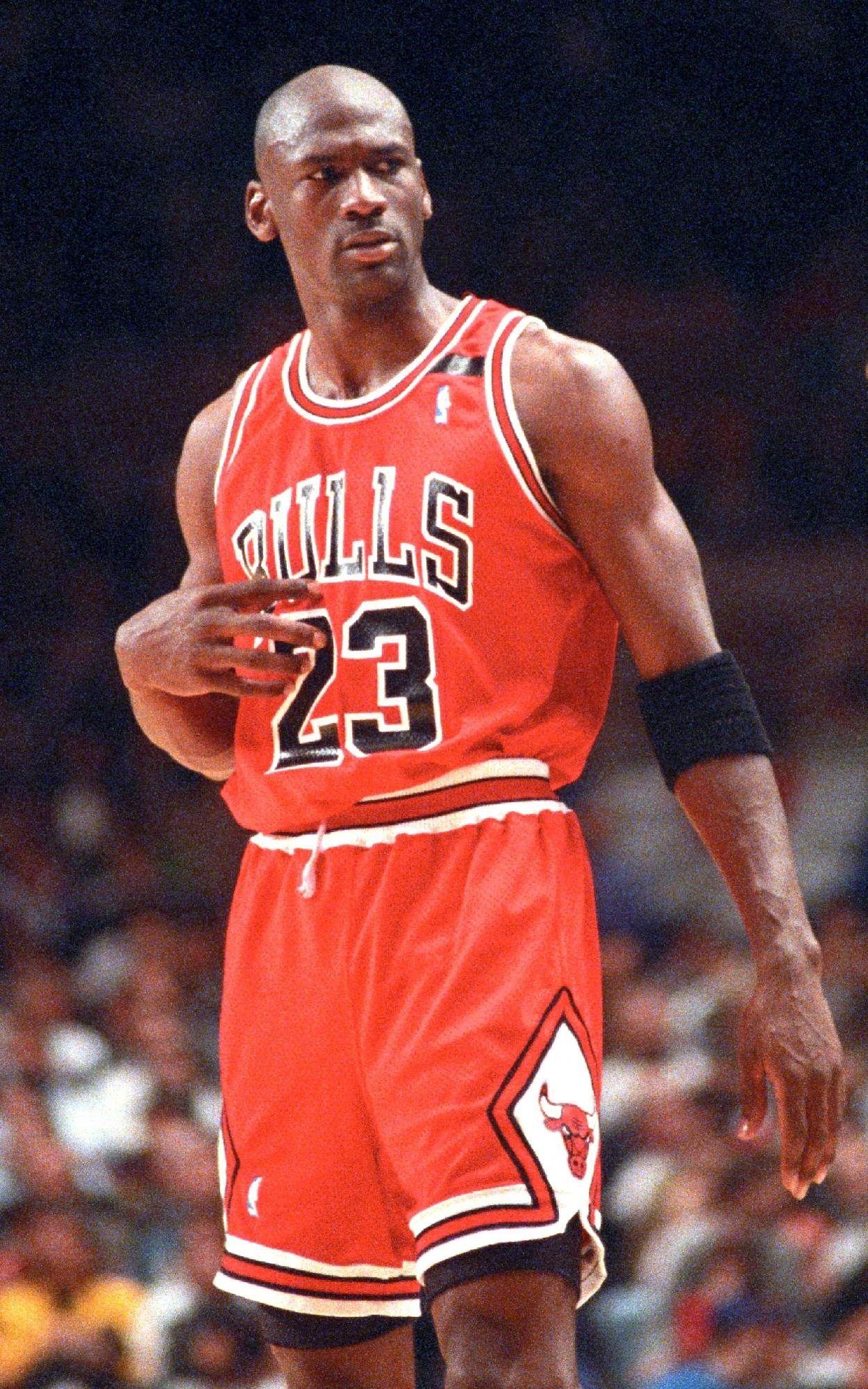 1250x2000 Michael Jordan iPhone Wallpaper