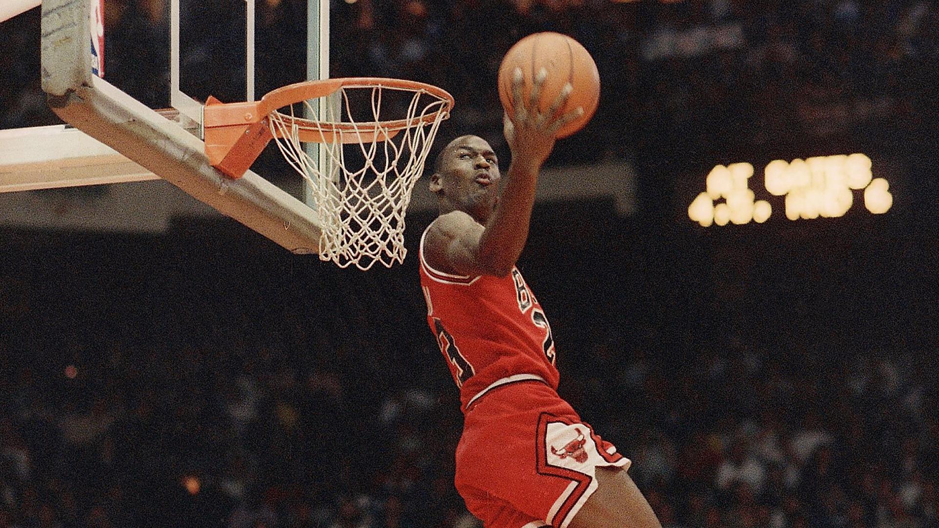 Michael Jordan Dunking Wallpapers Top Free Michael Jordan Dunking Backgrounds Wallpaperaccess 