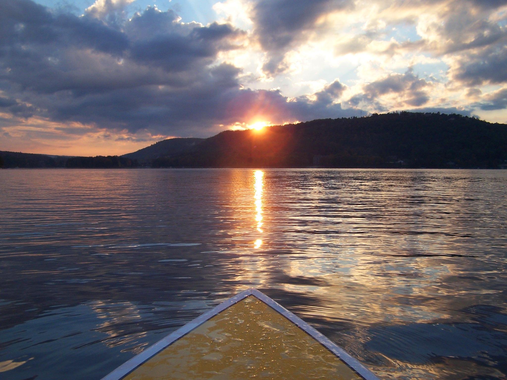 2048x1536 Paddle Boarding Wallpaper