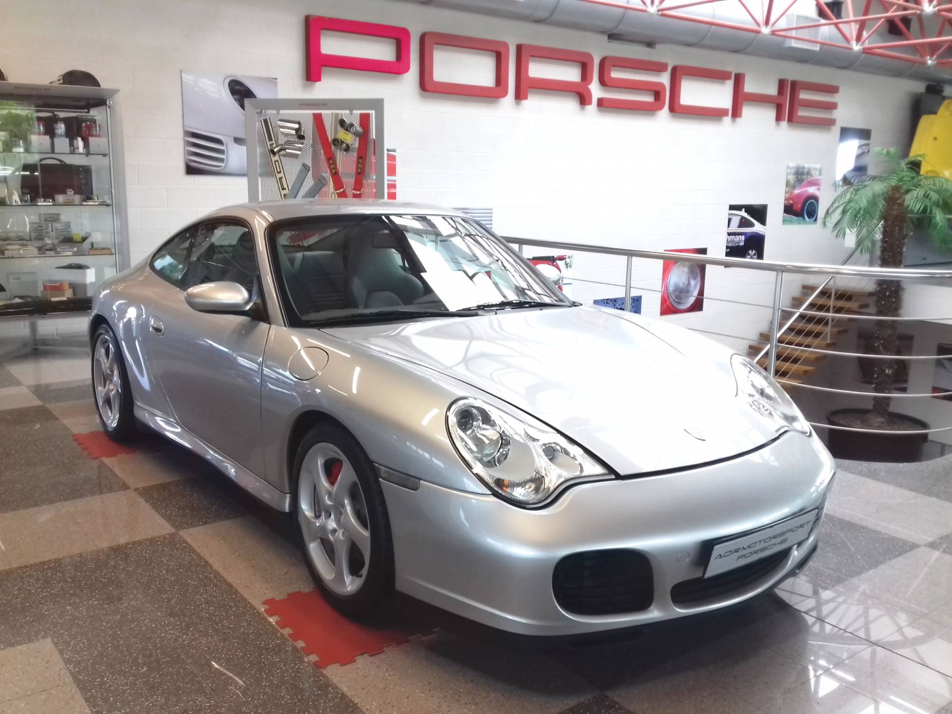 1920x1440 Porsche 911 Carrera 4S