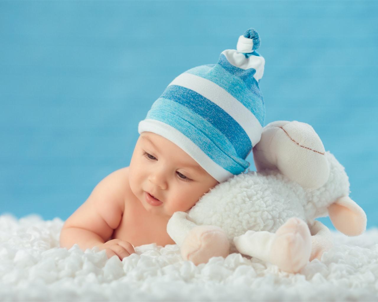 1280x1024 Wallpaper Cute baby and toy sheep 7680x4320 UHD 8K Picture, Image
