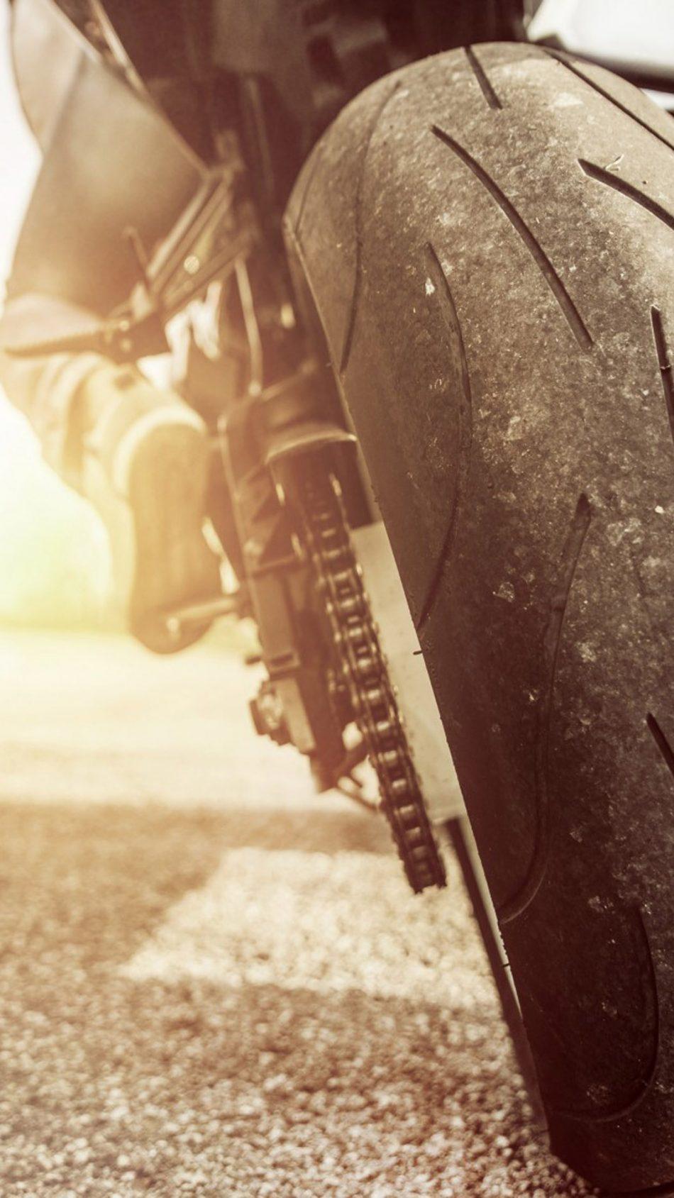 950x1689 Rear Street Racing Sports Bike 4K Ultra HD Mobile Wallpaper