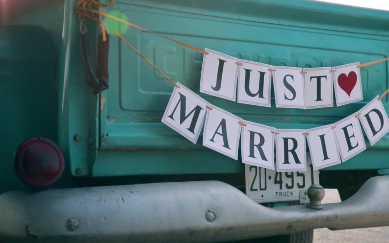 1280x800 just married image Barn at Sunset Ranch