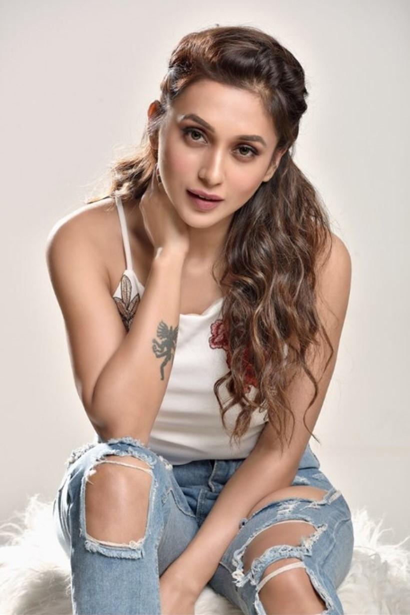 820x1228 Mimi Chakraborty Wallpaper HD for Android