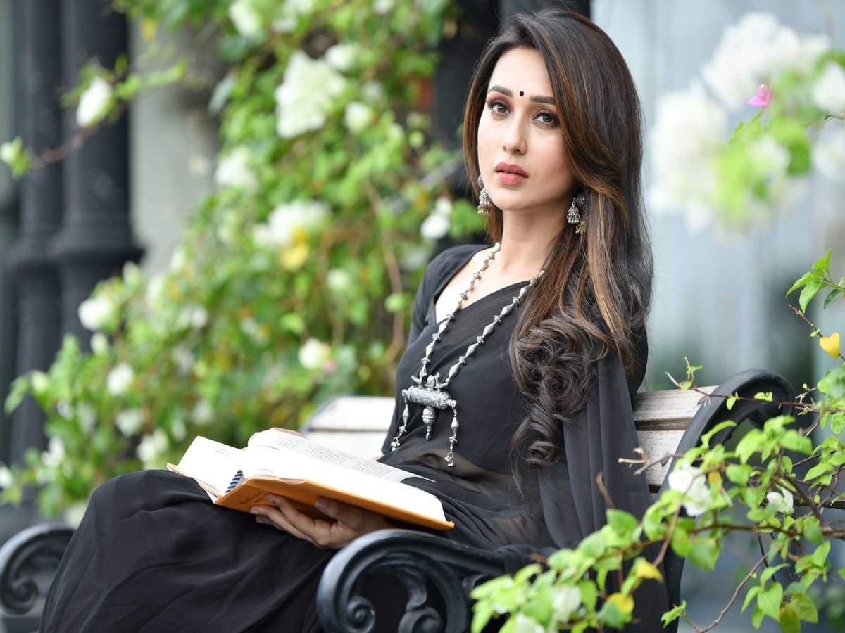1200x900 Mimi Chakraborty's latest single wins hearts. Bengali Movie News of India