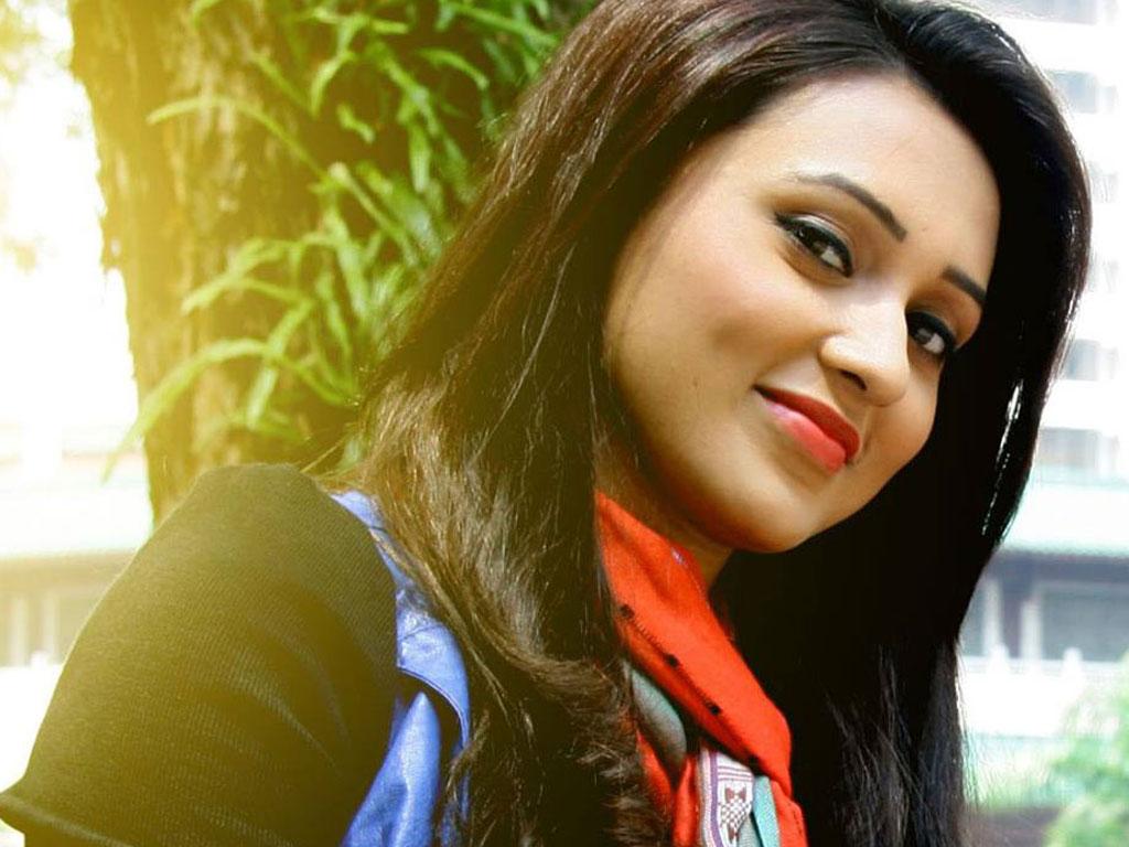 1024x768 Mimi Chakraborty Family Picture, Father Name, Husband, Age, Biography
