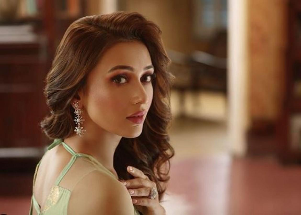 1258x900 Actress Mimi Chakraborty Biography & Latest Info With Photo