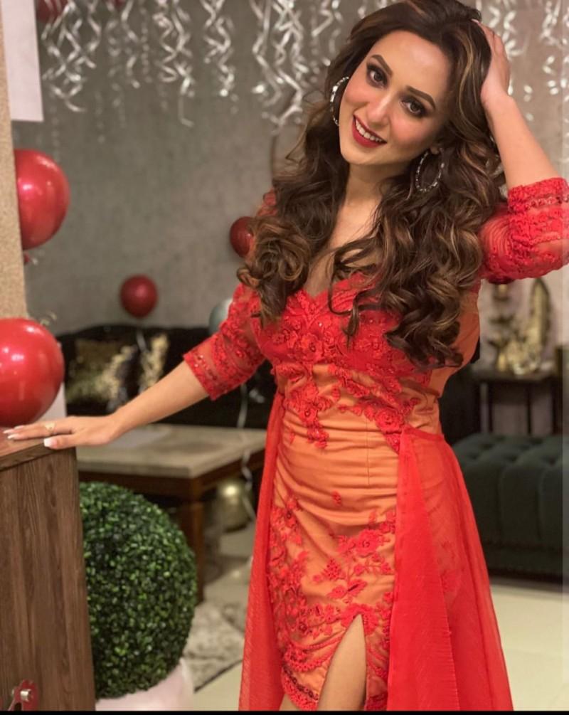 800x1005 Bengali beauty Mimi Chakraborty looks super hot in shimmery bodycon outfit,. NewsTrack English 1