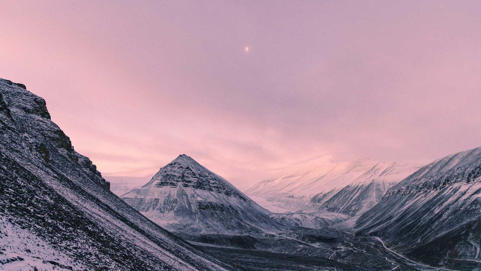 1600x900 Inside the Arctic Circle, Golden Hour Has Nothing on Golden Day