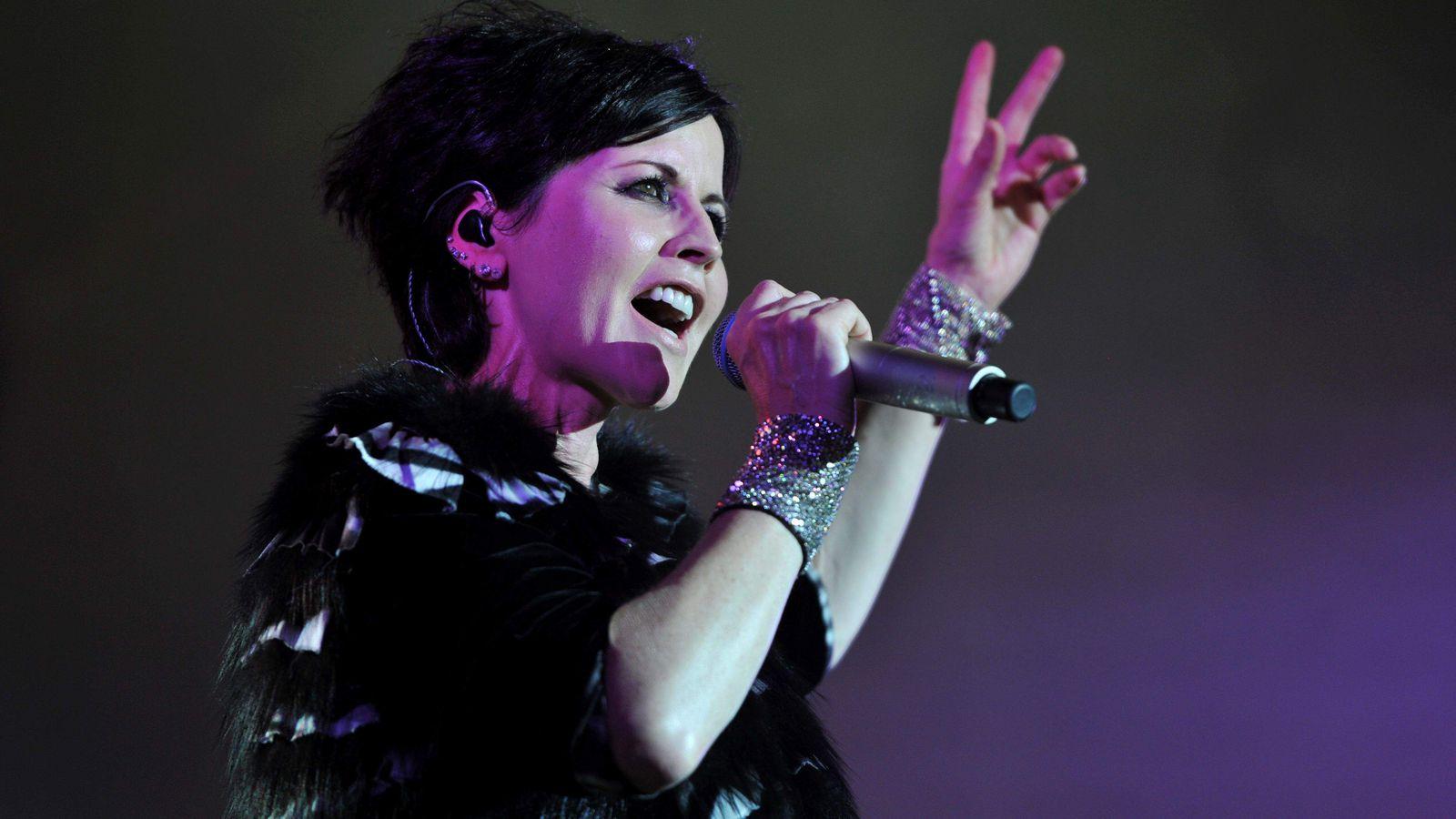 1600x900 R.I.P. Dolores O'Riordan of the Cranberries; London honors U.S. Army dog who served in WWII; more in world news