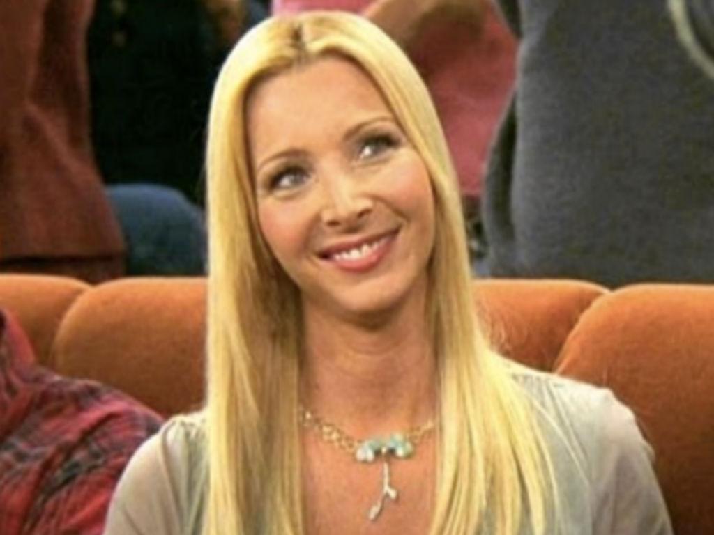 1024x768 Lisa Kudrow Struggled Playing Phoebe She Credits Friends Costar For Giving Her A Much Needed Pep Talk