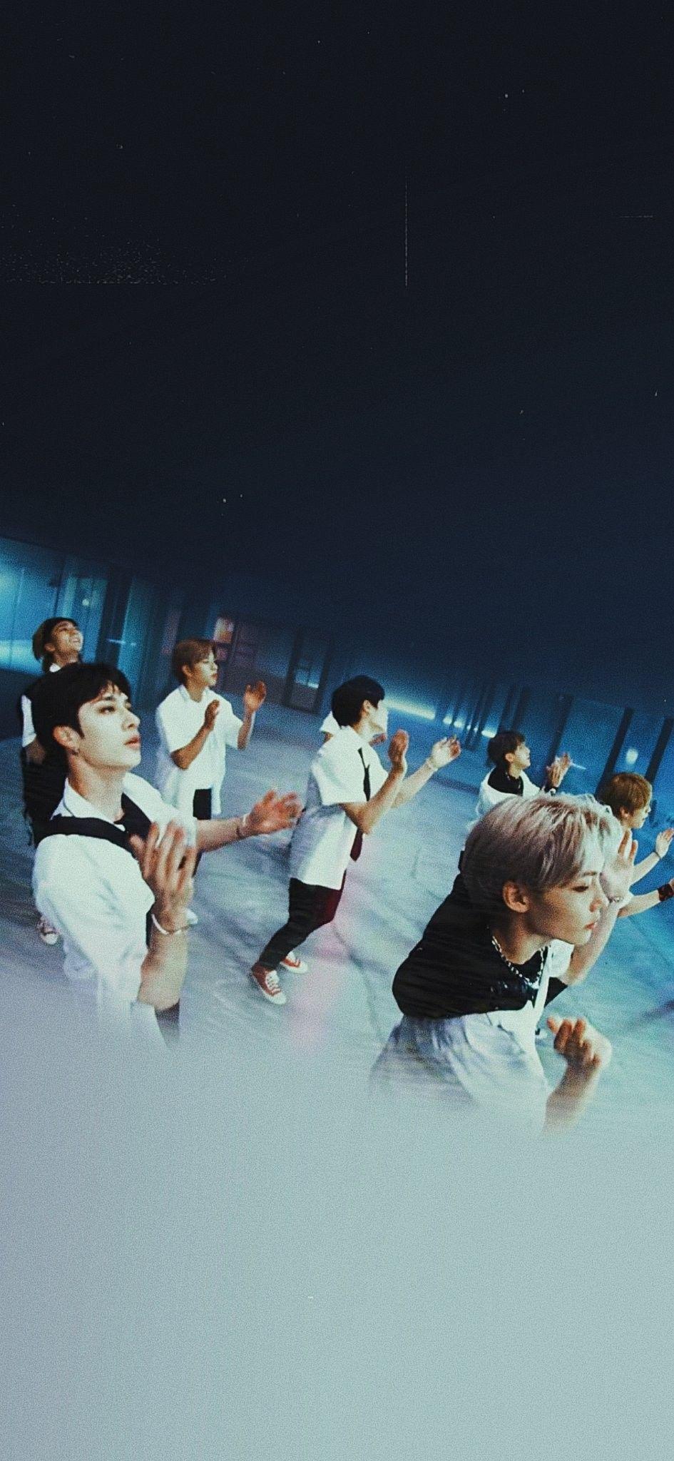 945x2048 Stray Kids 2020 Wallpaper
