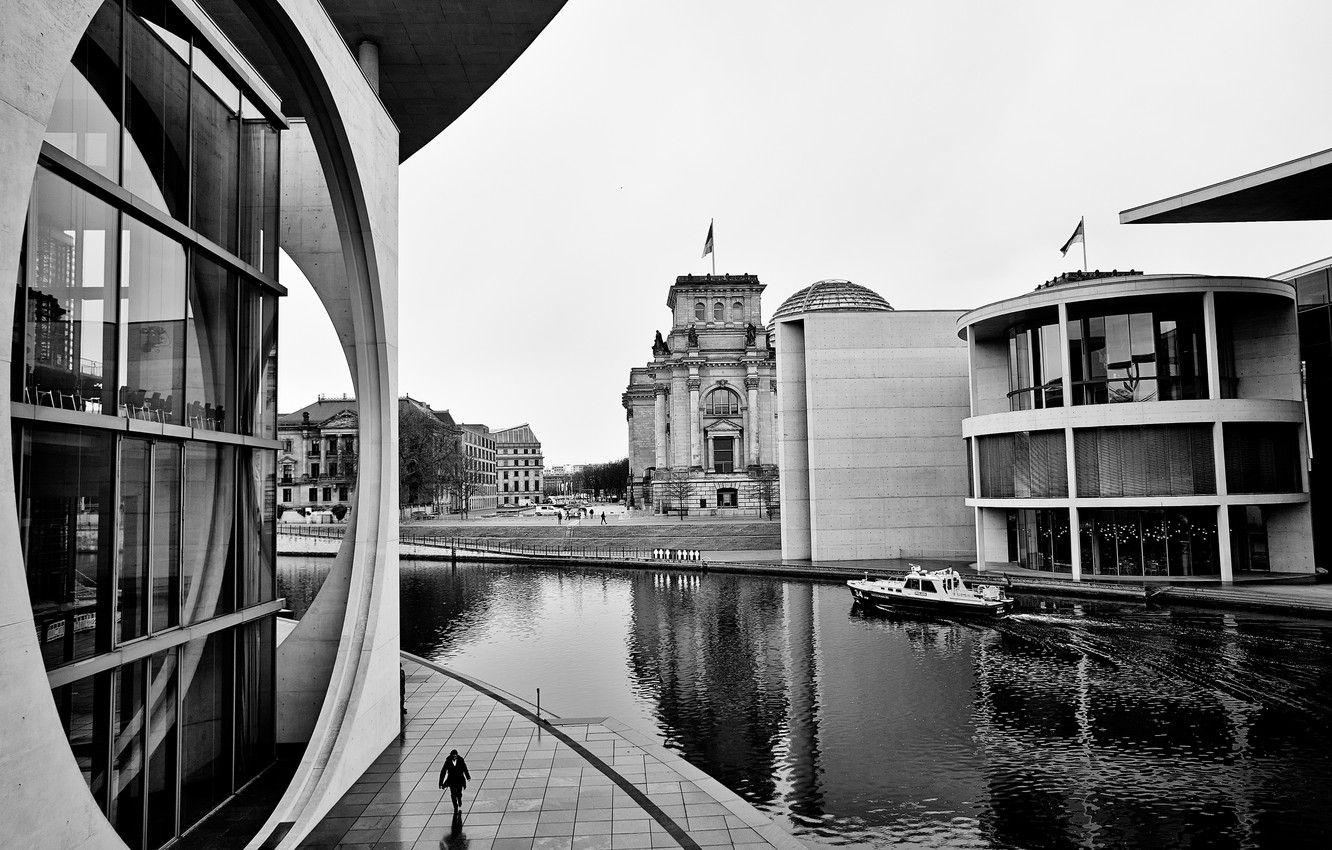 1332x850 Berlin Black and White Wallpaper