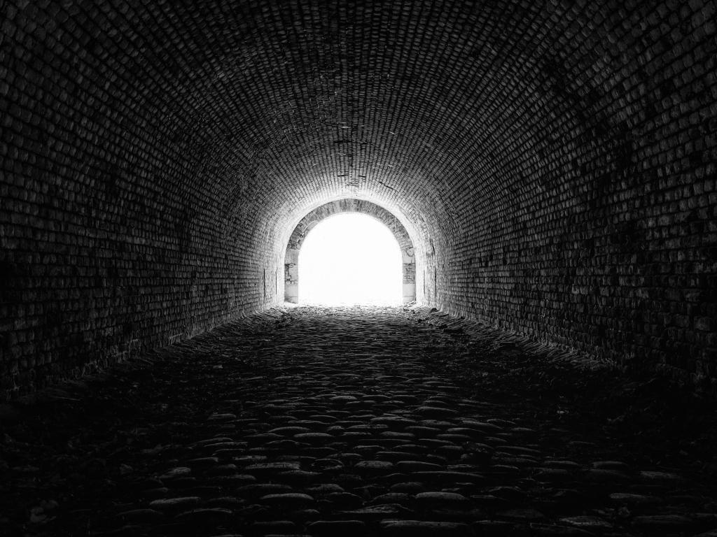 1024x768 Desktop wallpaper black and white, tunnel, dark, architecture, HD image, picture, background, 210627