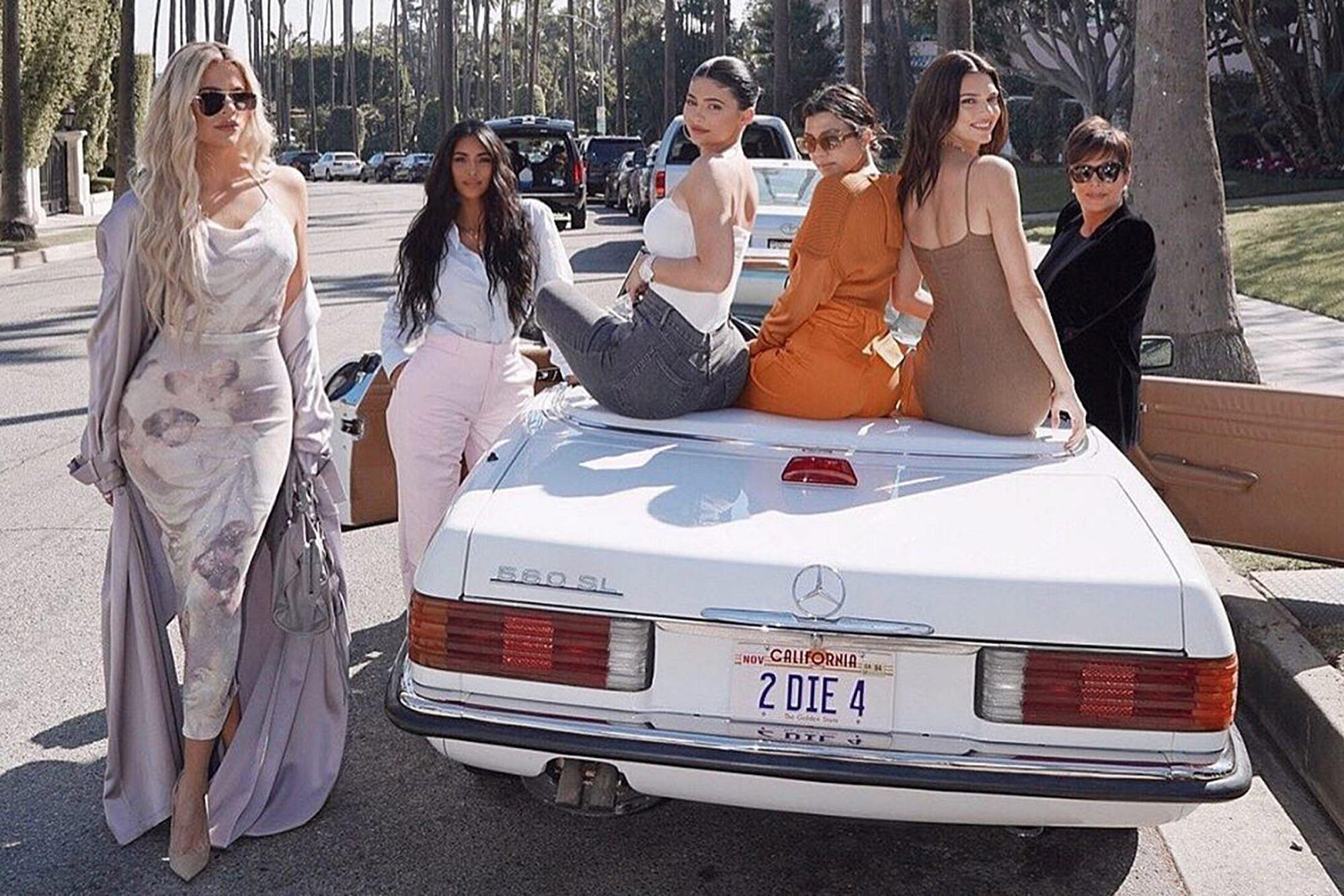 1999x1333 Kim Kardashian Rents Childhood Home for Kris Jenner's 64th Birthday