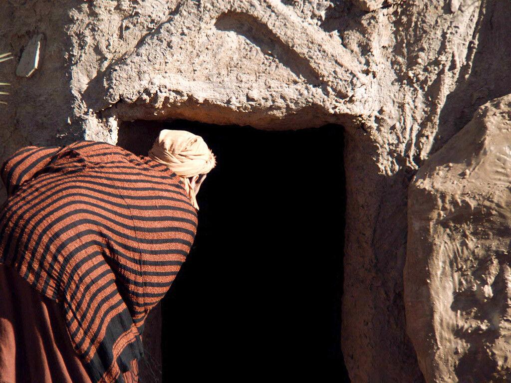 1024x768 FreeBibleimage - Jesus Is Alive! - The Resurrection Of Jesus And The Empty Tomb (Matthew 28:1 Mark 16:1 Luke 24:1 John 20:1 29)