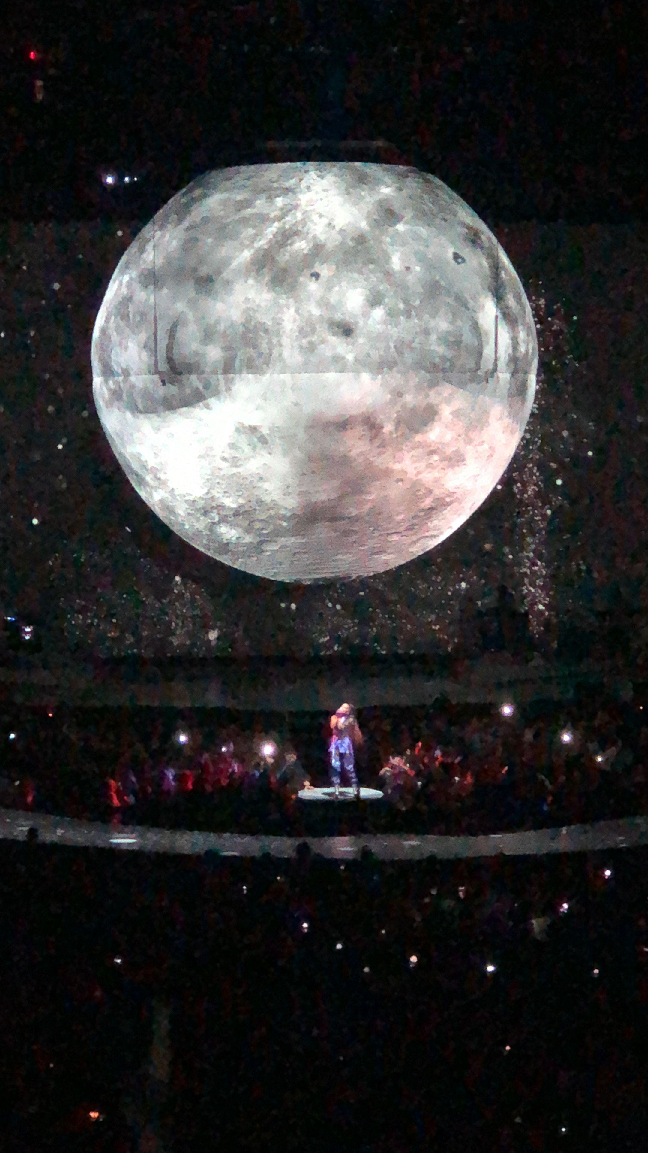 2160x3840 Goodnight n go at the sweetener world tour. Ariana grande songs, Ariana grande wallpaper, Sweetener world tour visuals