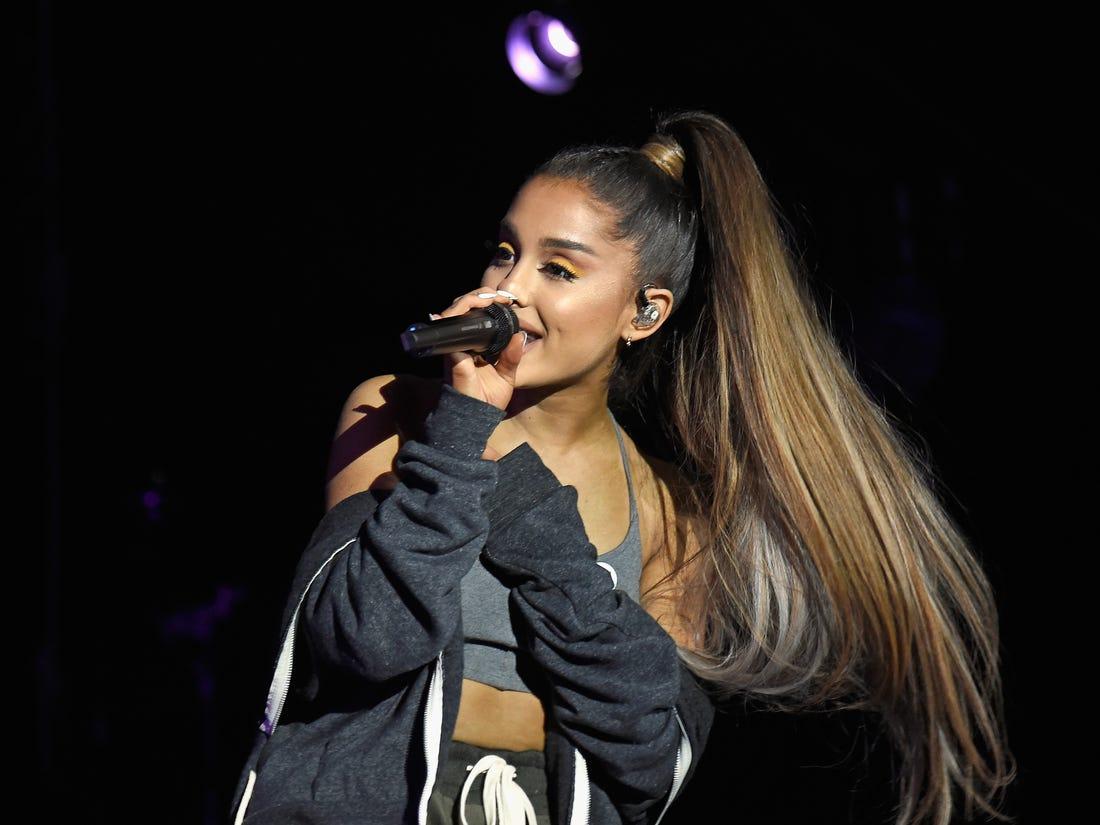 1100x825 Ariana Grande Concert Wallpaper