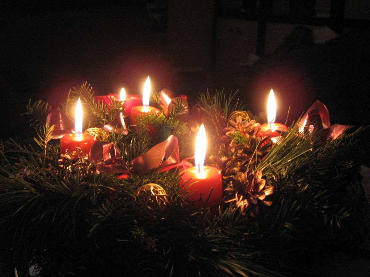 1200x900 Advent Wreath Background