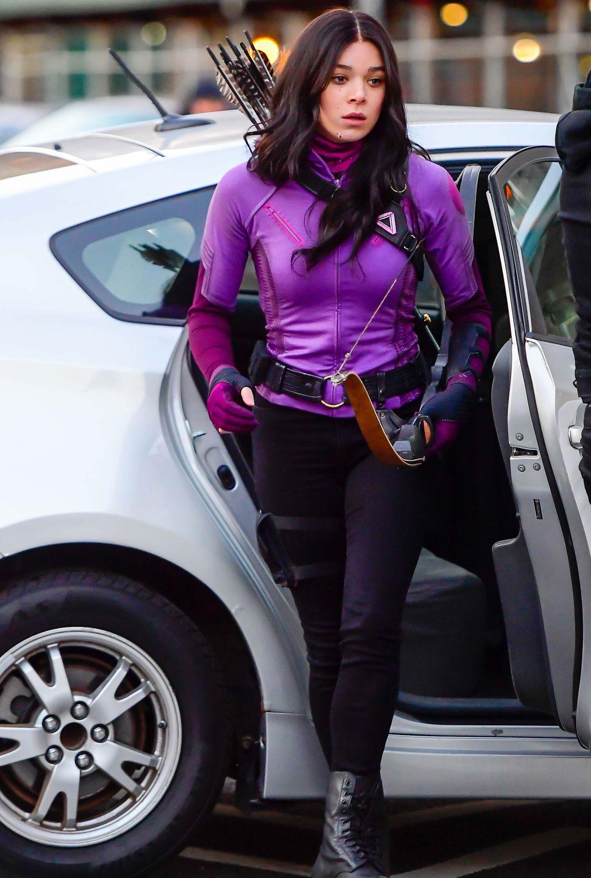 1200x1782 First Hawkeye set photo: Hailee Steinfeld in costume and her dog sidekick