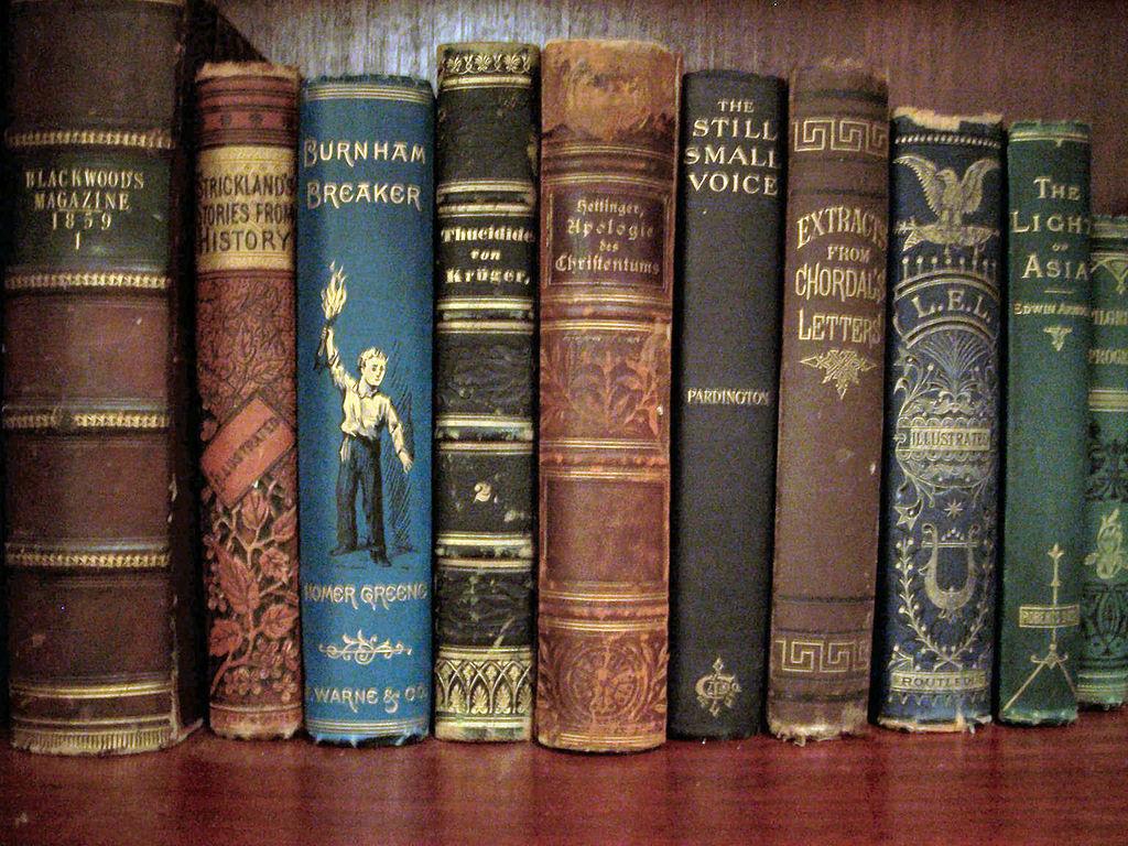 1024x768 Books Background HD Image