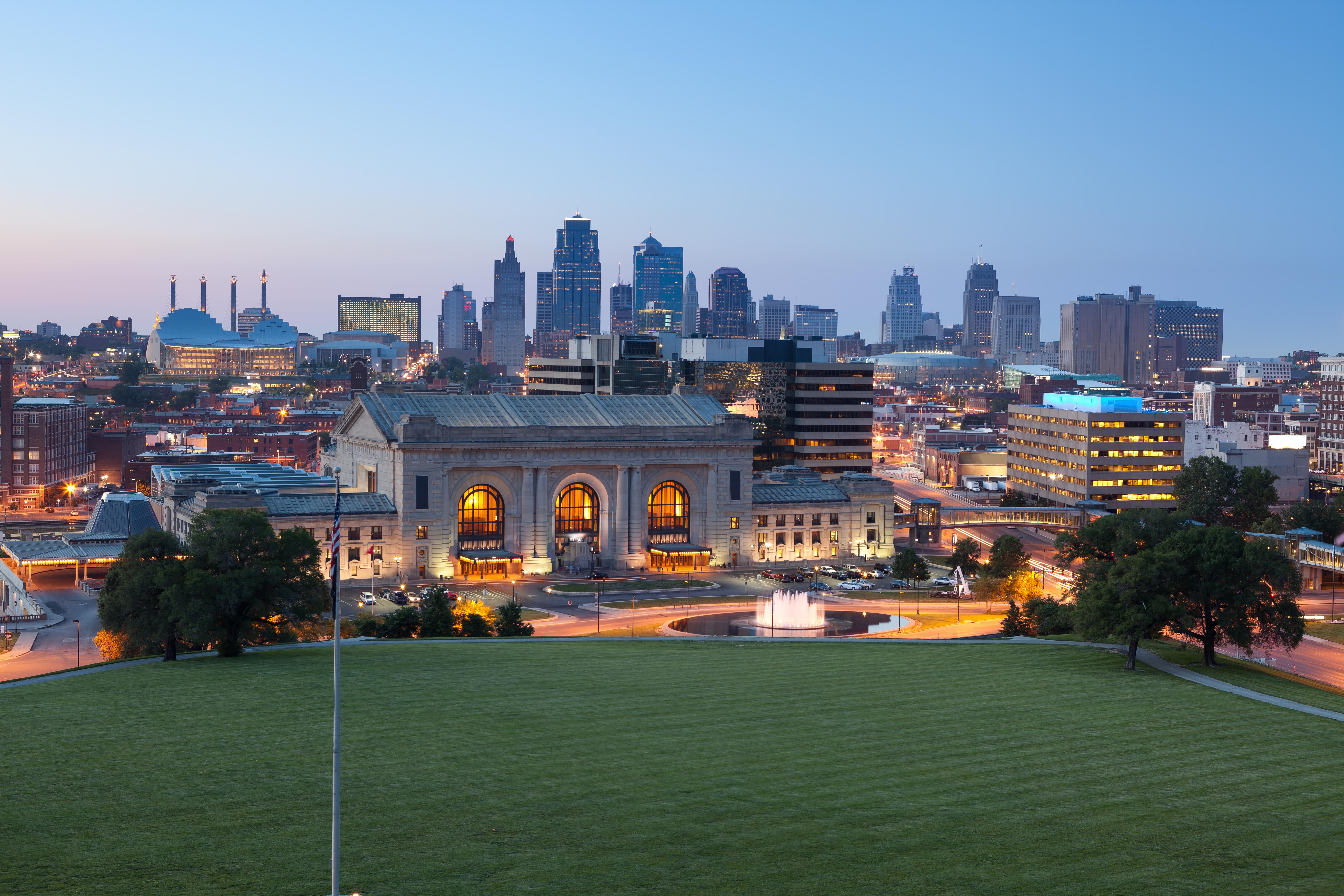 5616x3744 Kansas City drops indoor mask mandate following new CDC guidance