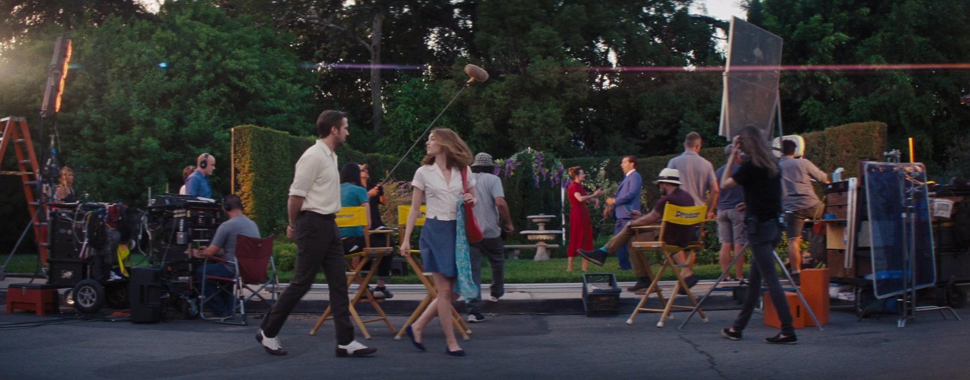 1920x752 In La La Land (2016), as Sebastian and Mia walkdio lot, they pass by two actors filming a romantic scene. Those two actors are actually Ryan Gosling's and Emma
