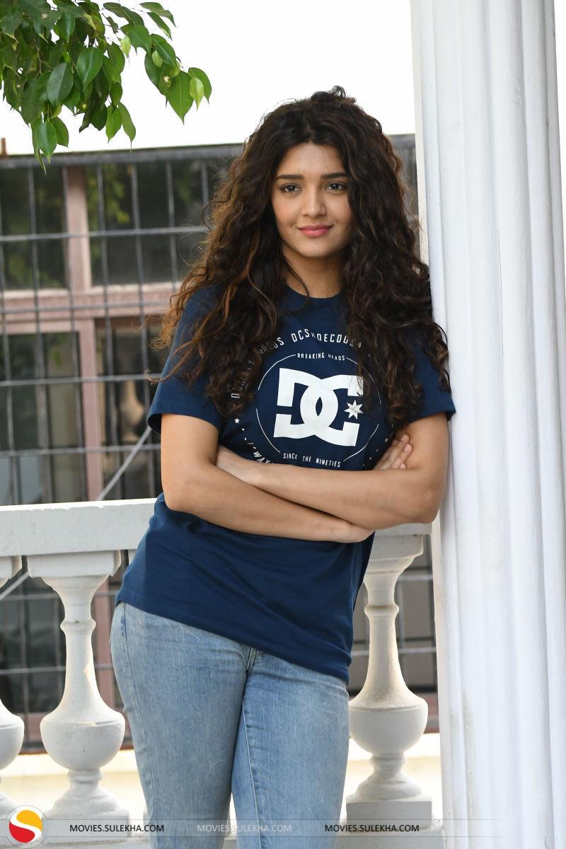 800x1200 of Ritika Singh, Ritika Singh Photo