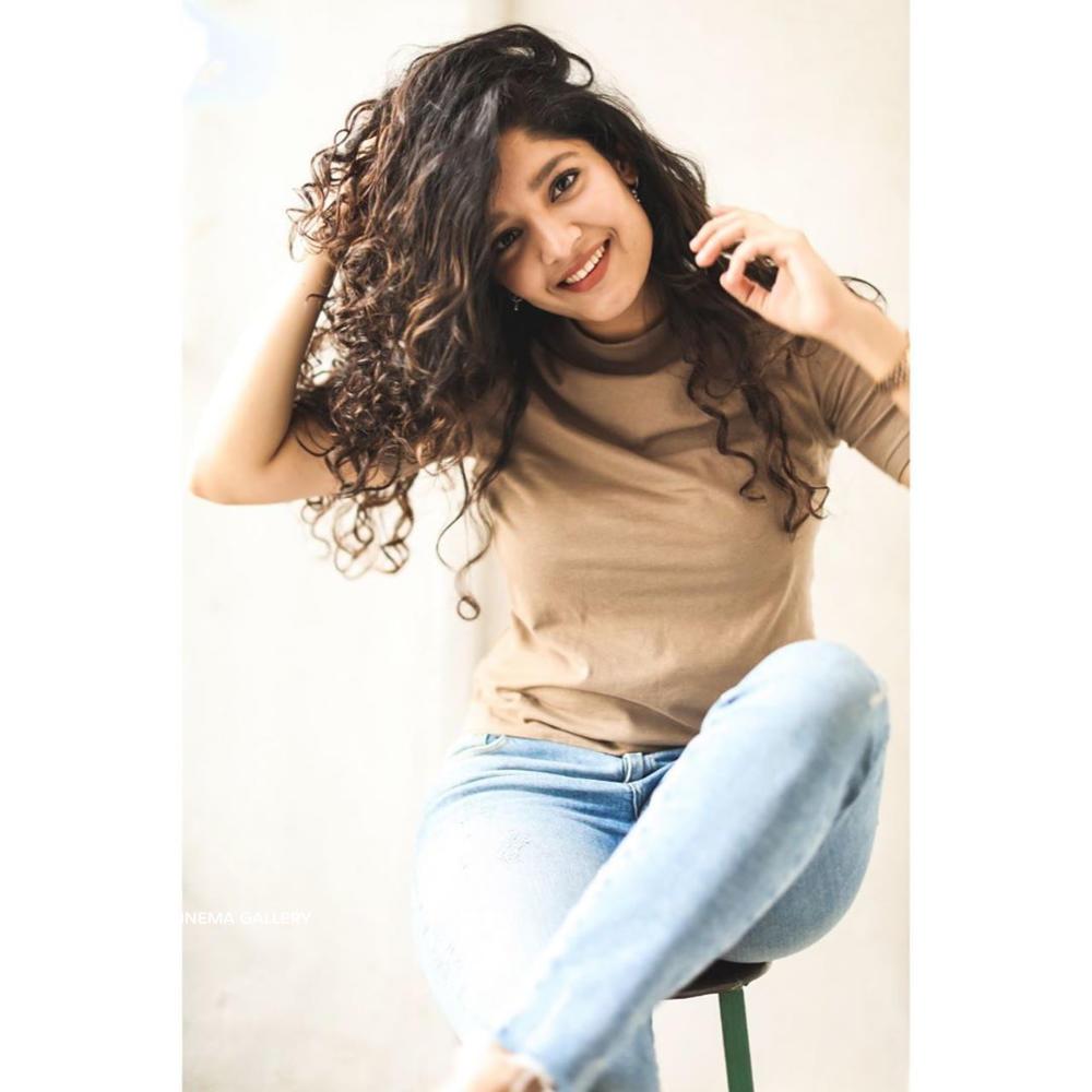1000x1000 Ritika Singh Actress Photo Stills Gallery