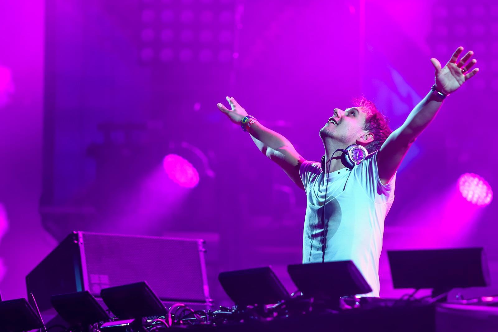 1600x1067 Armin Van Buuren Tomorrowland 2013 Tracklist Download, 29 Jul