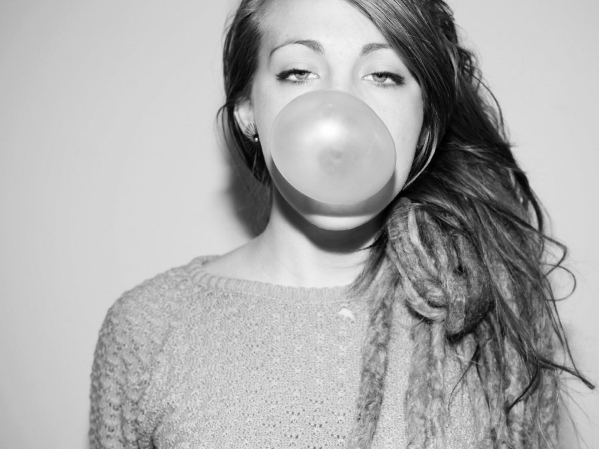 1920x1440 #bubble gum, #women, #looking at viewer, #monochrome, #dreadlocks, wallpaper. Mocah HD Wallpaper
