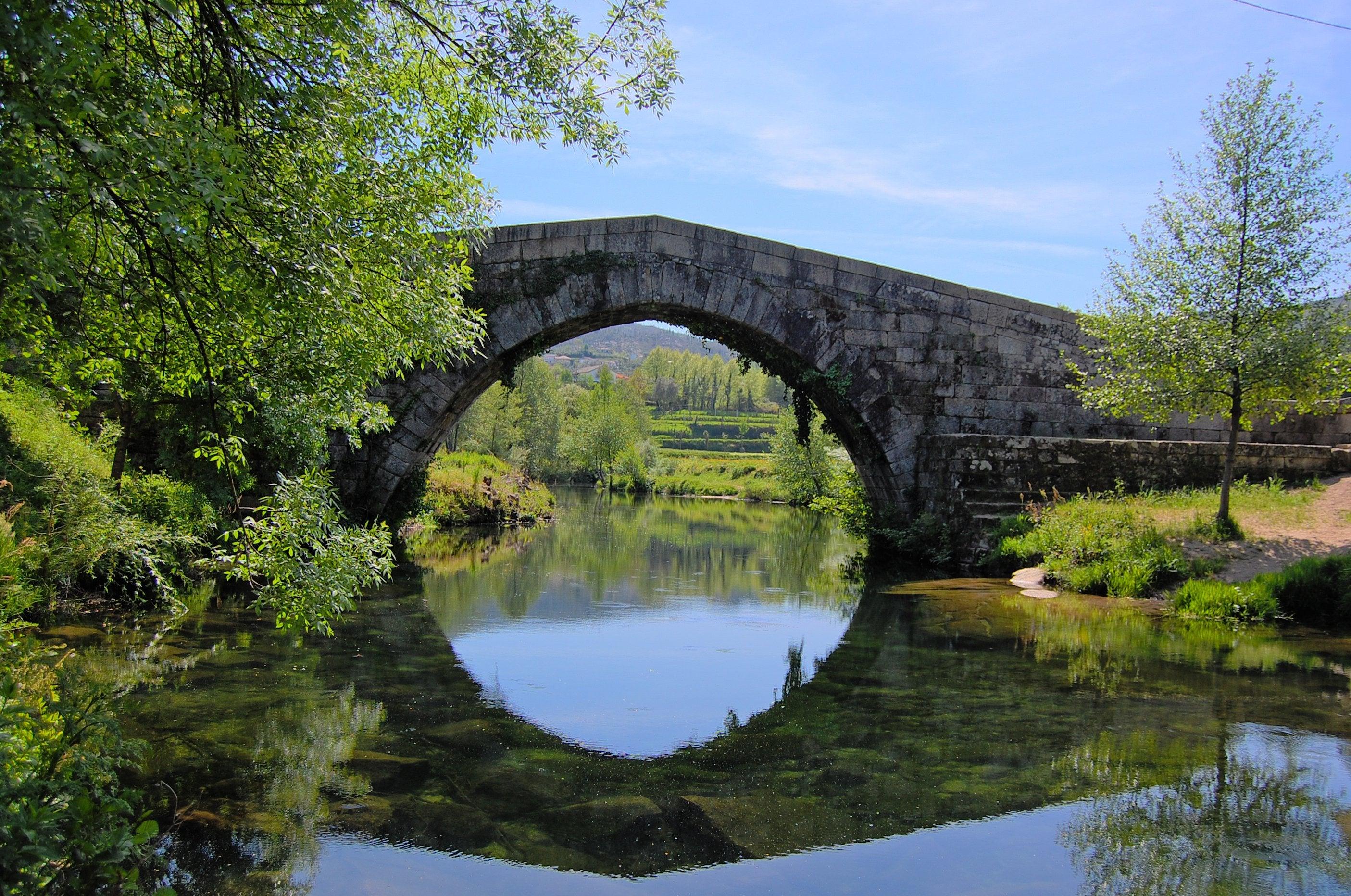 Старинный каменный мост. Старинный мостик. Древние мосты.