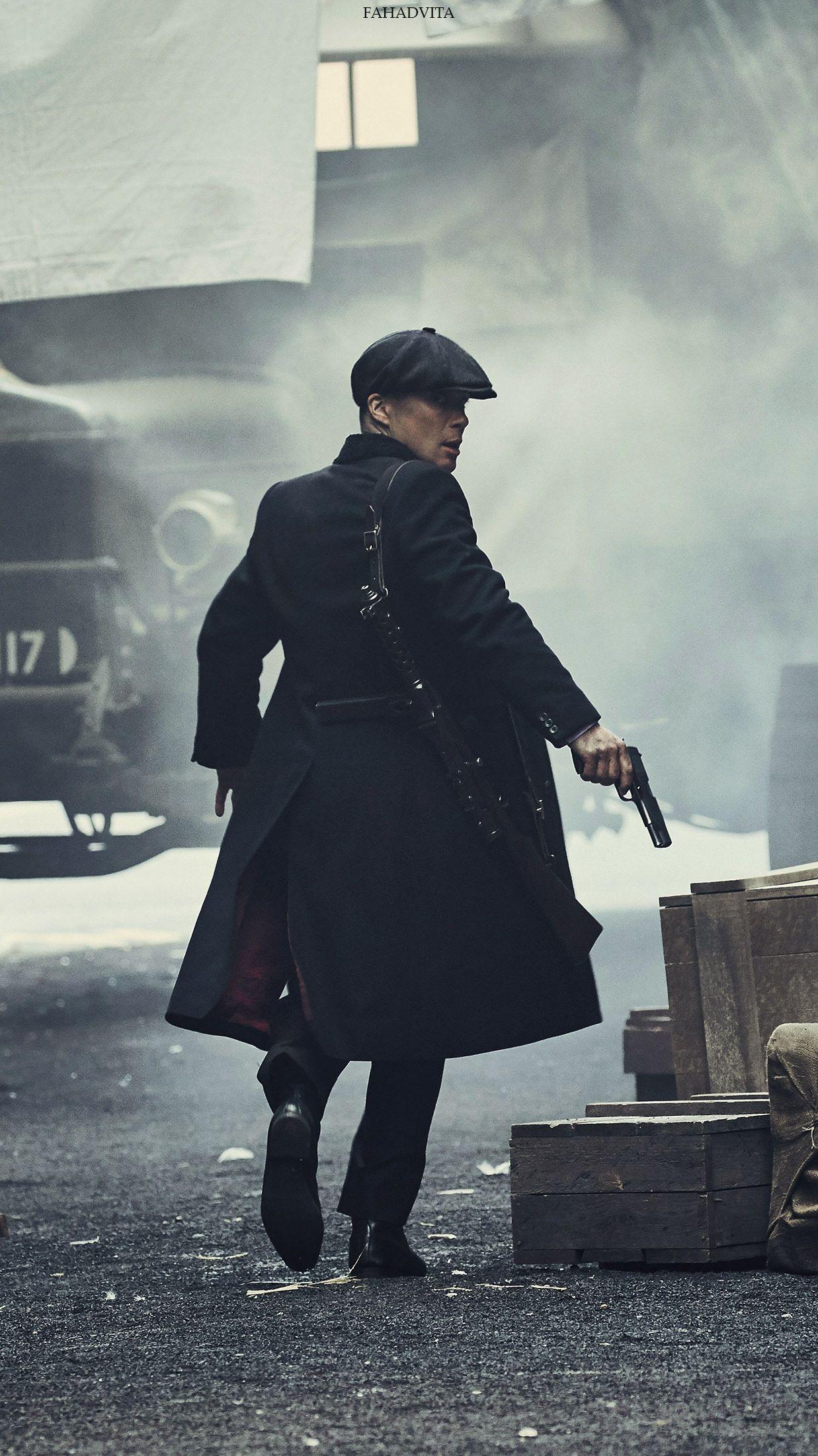 1237x2200 Thomas Shelby Smoking Wallpaper