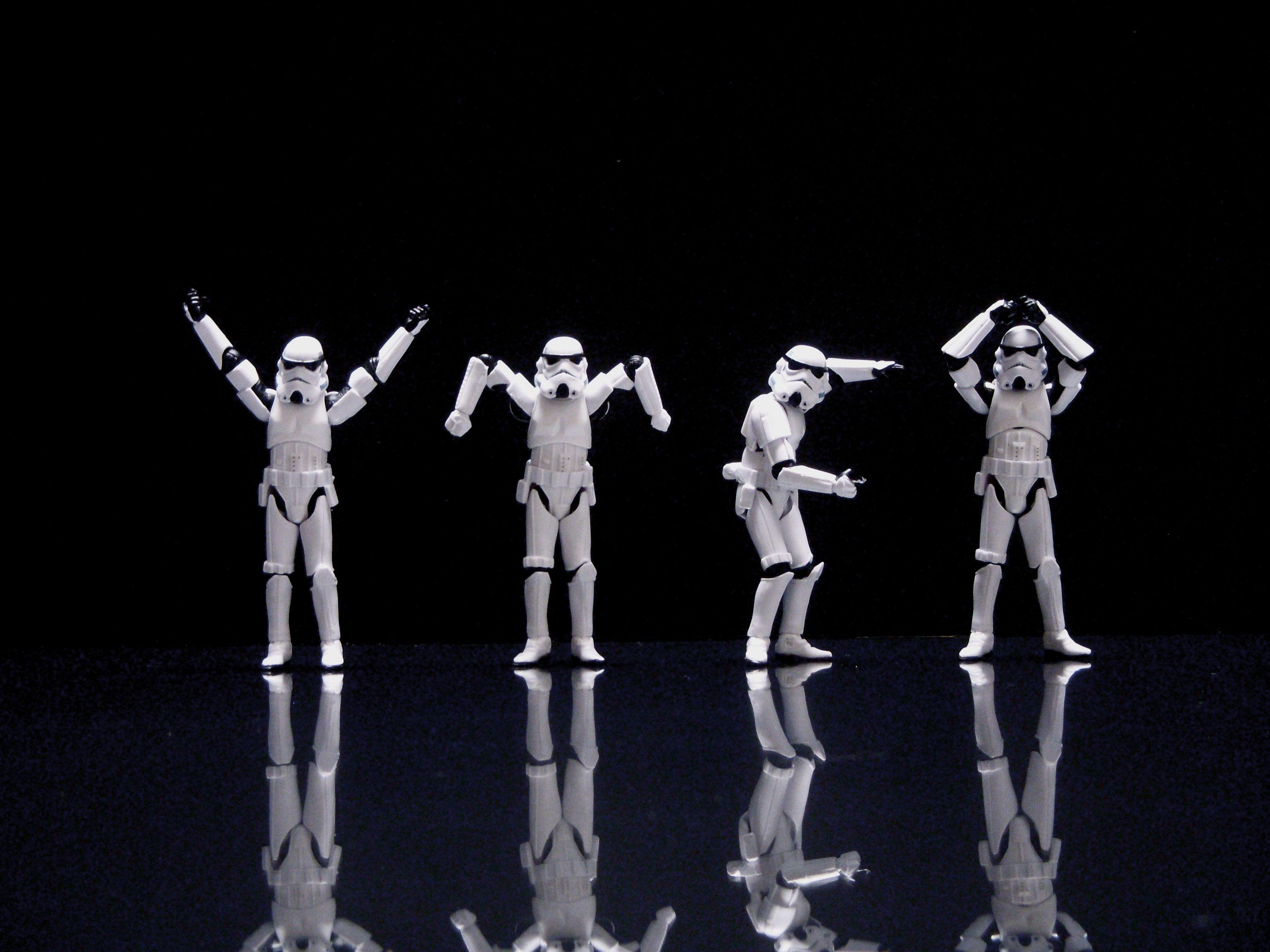 3072x2304 Funny Star Wars Wallpaper