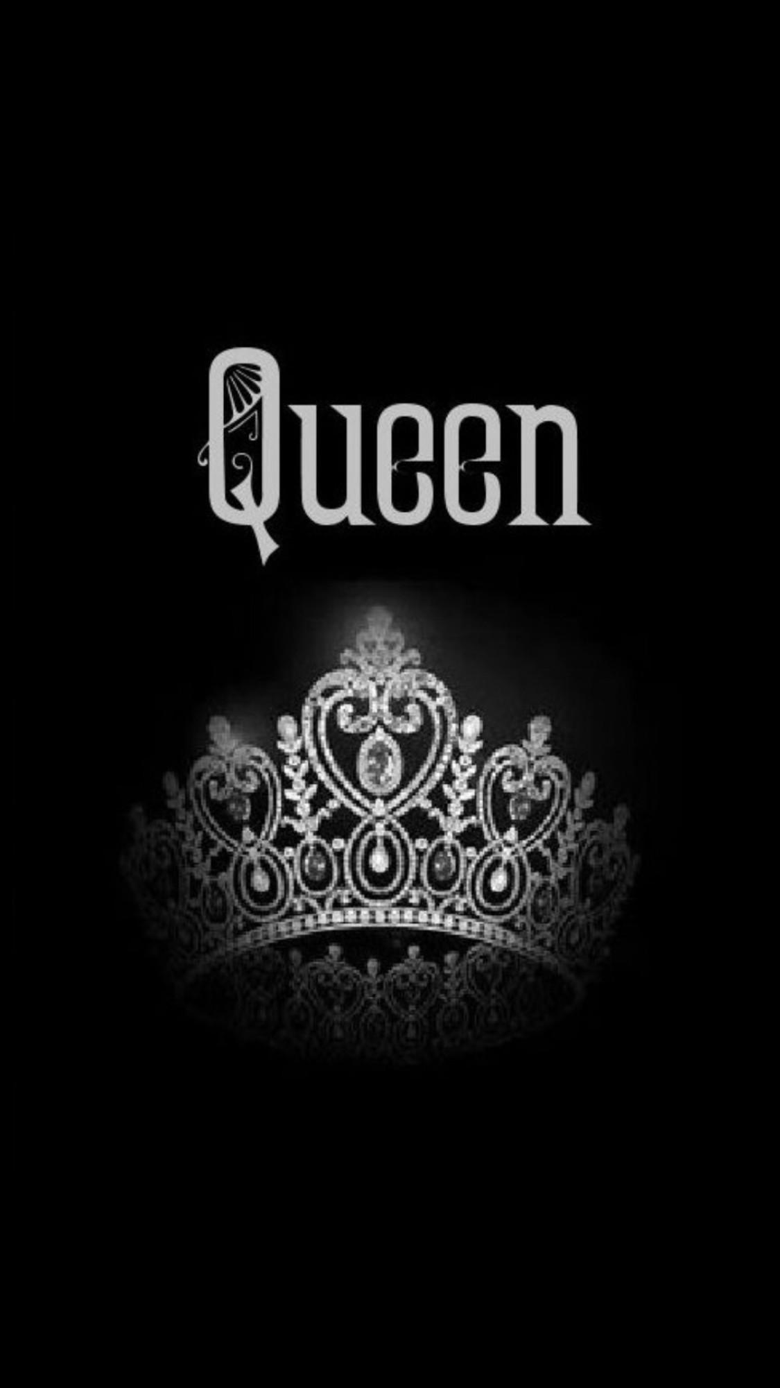 Картинка на заставку телефона надпись. Корона на черном фоне. Королева надпись. Корона с надписью. Корона на темном фоне.