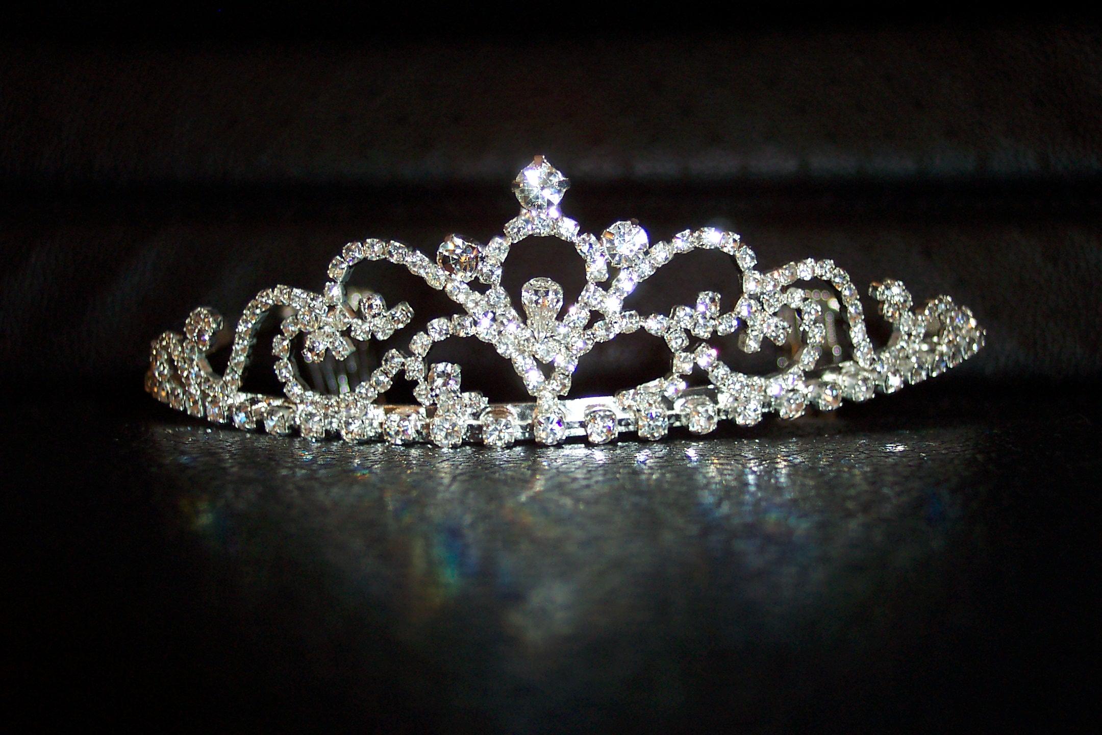 2160x1440 Black Crown Aesthetic Queen