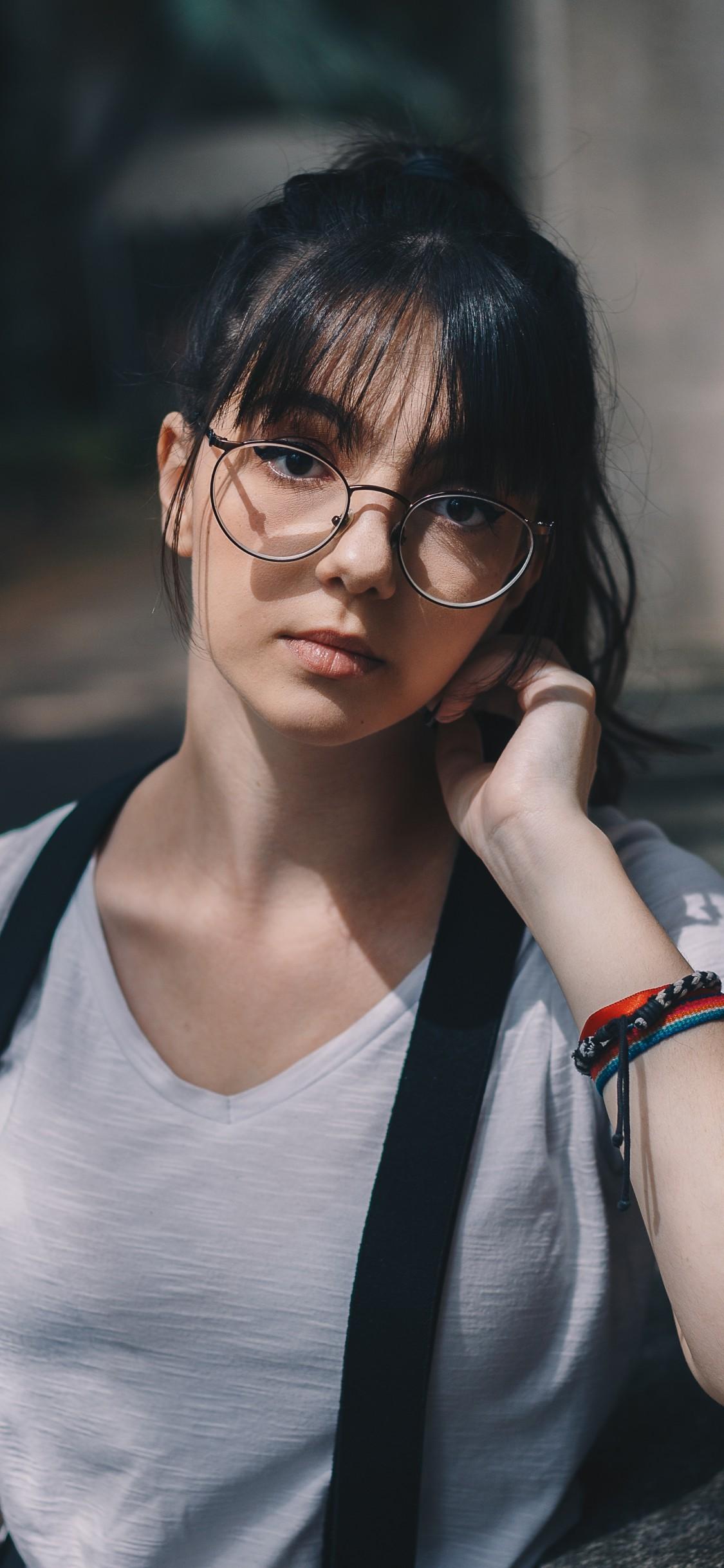 1125x2436 Download 1125x2436 Woman, Glasses, Model, T Shirt, Pretty, Black Hair, Makeup Wallpaper For IPhone 11 Pro & X