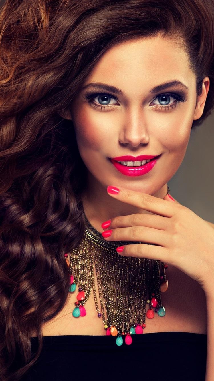 750x1334 iPhone Wallpaper Smile Fashion Girl, Curly Hair, Makeup Nails Models And Beauty
