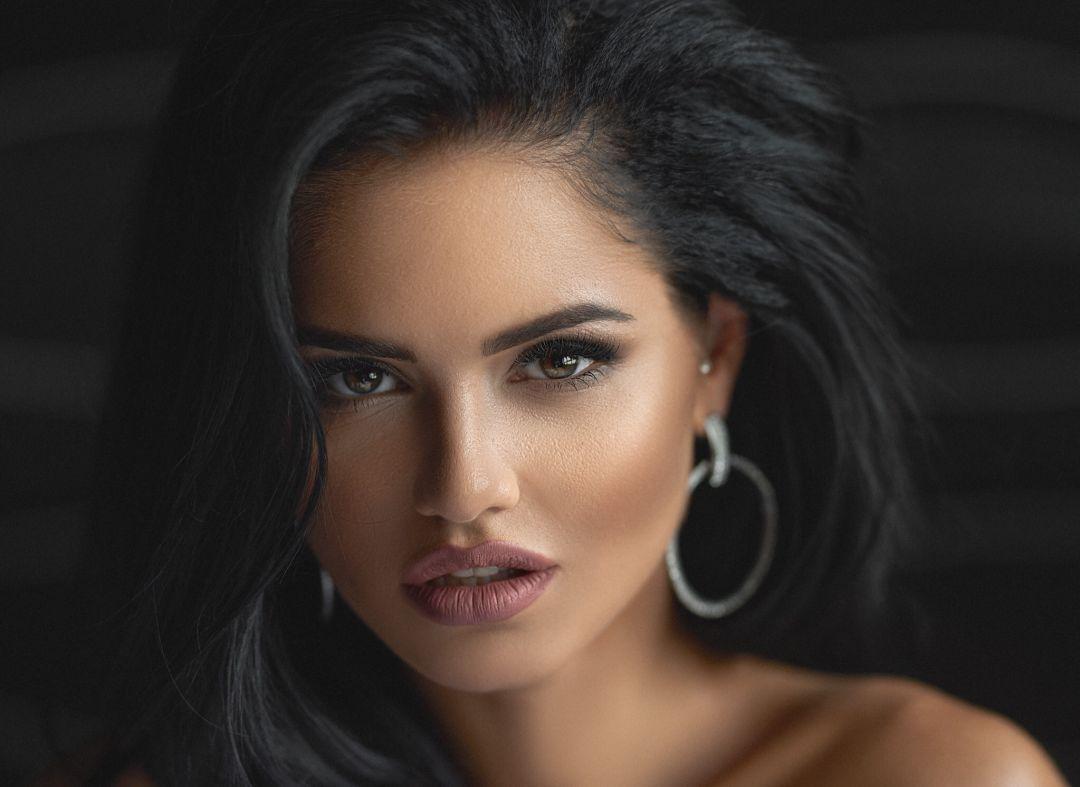 1080x787 Women Portrait Dark Hair Makeup Face (2021)