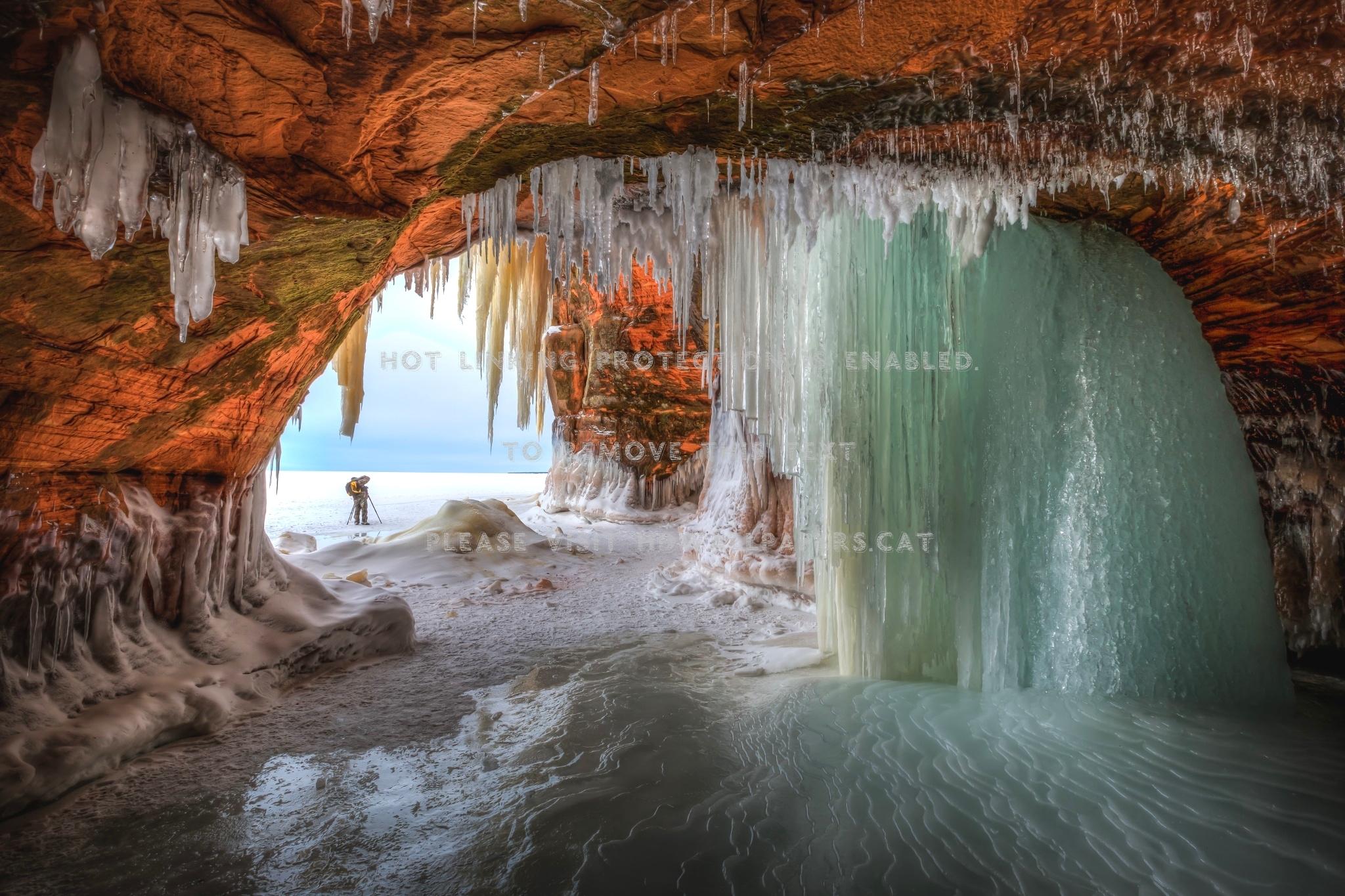 2048x1365 ice cave photographer frozen lake superior