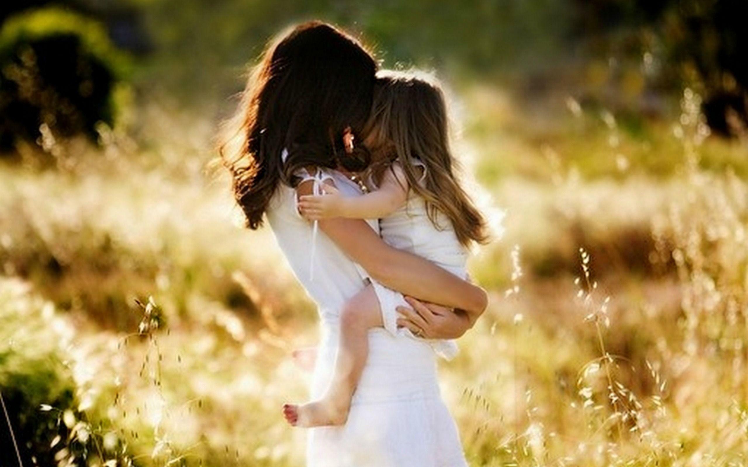 2560x1600 Mother Daughter Love Wallpaper