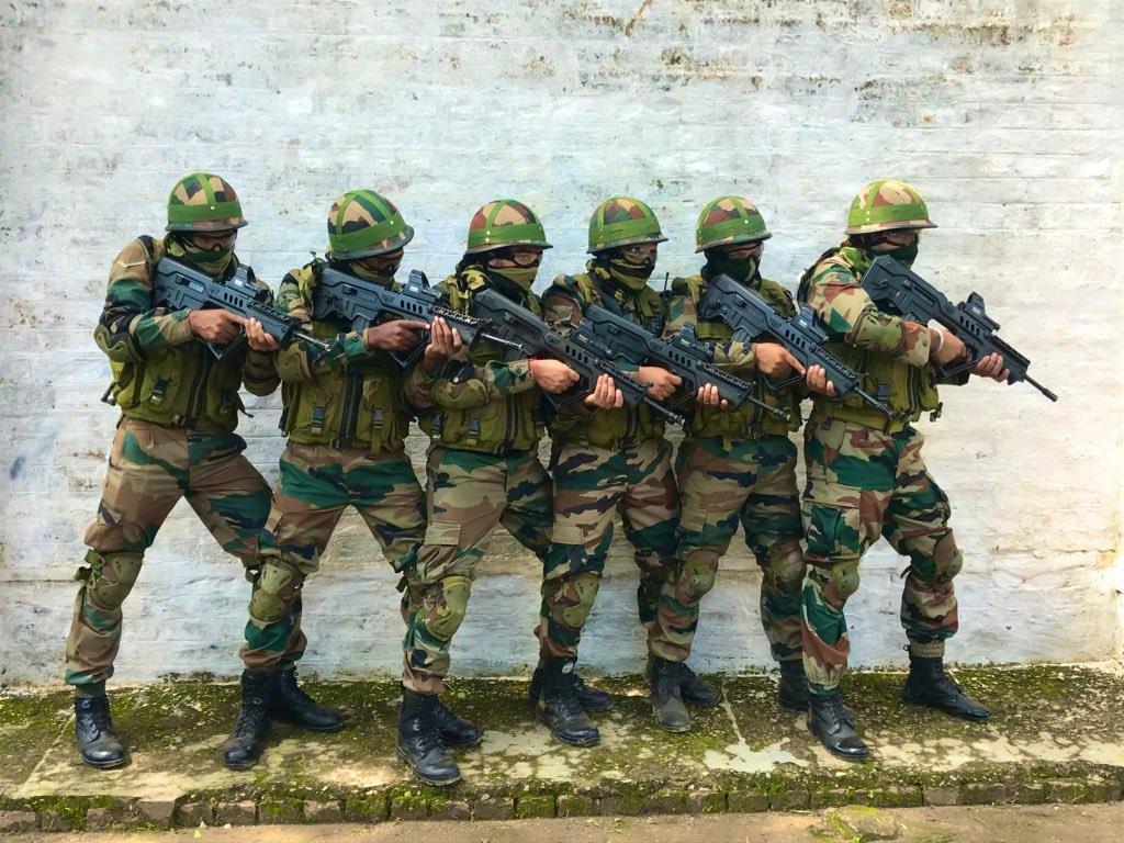 1024x768 Indian Defence Facts PARA (Special Forces) Commandos Preparing To Breach The Kill House Armed With Tavor TAR 21 Assault Rifle
