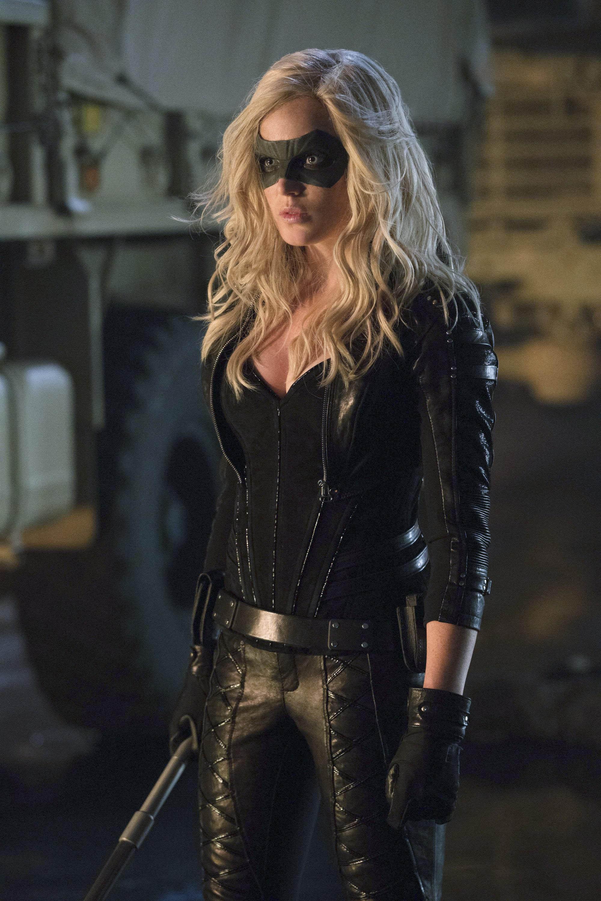 2000x3000 Sara Lance Photo