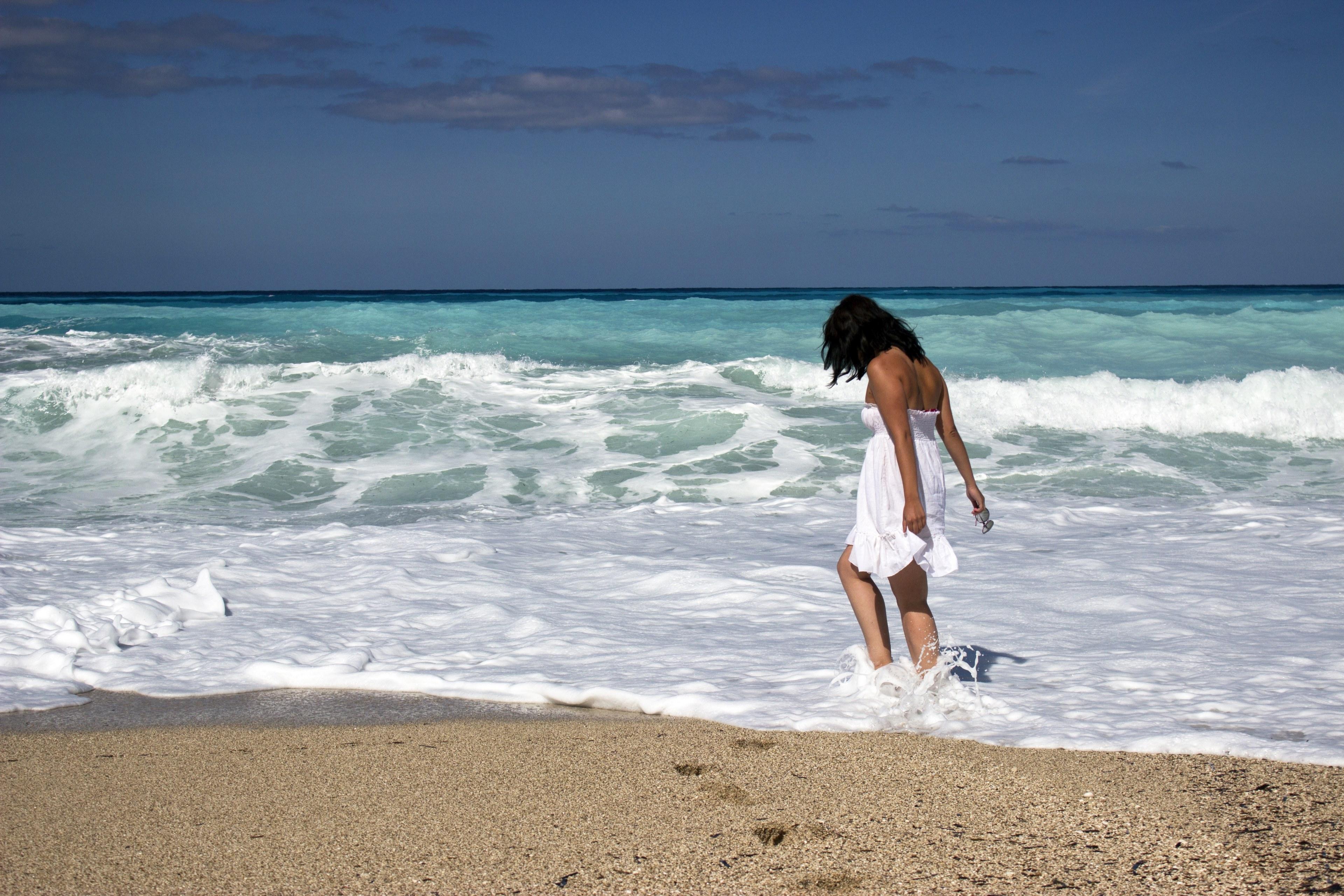 3840x2560 Wallpaper / girl sea beach young summer people beautiful 4k wallpaper