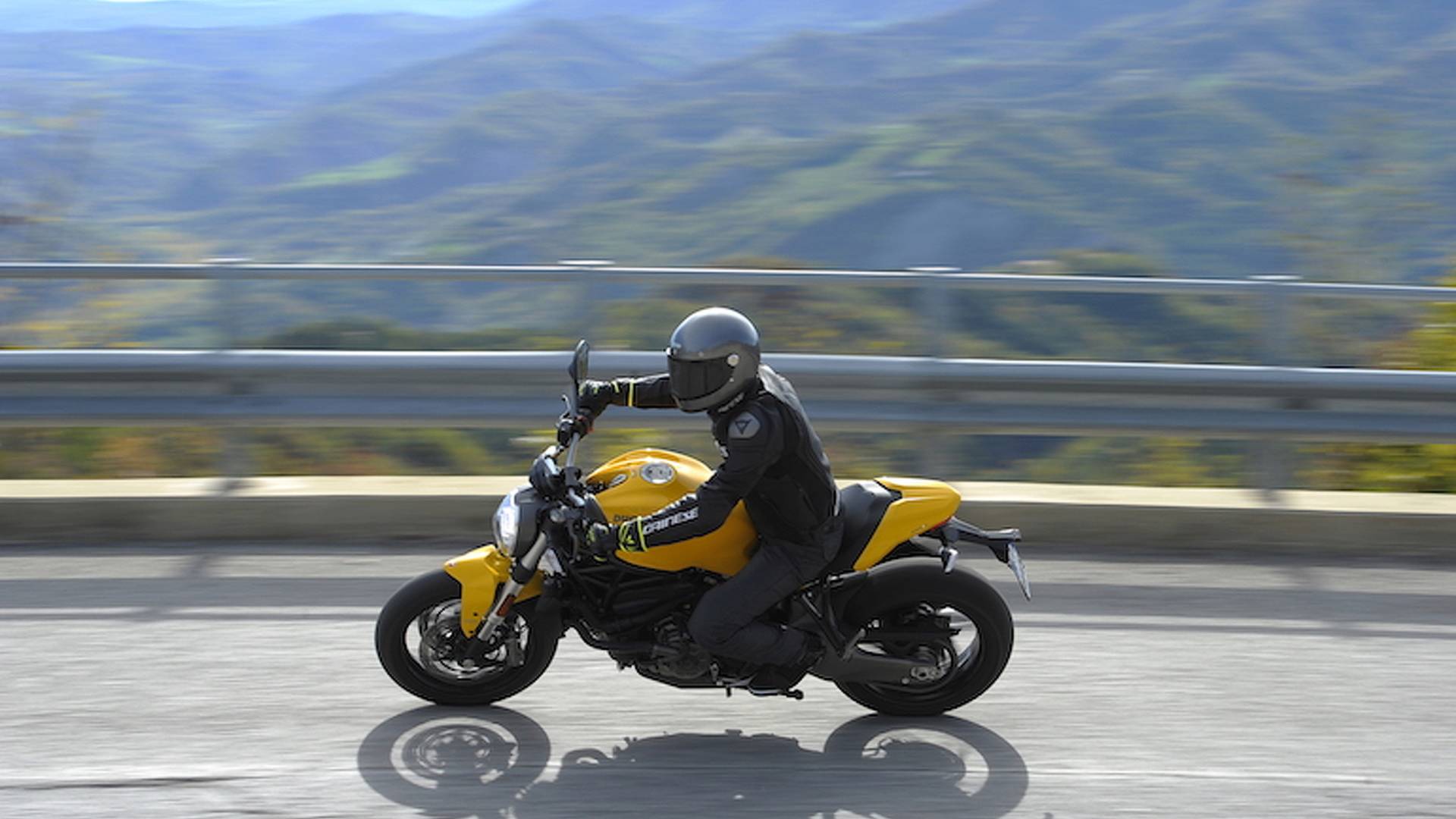 1920x1080 First Ride: 2018 Ducati Monster 821