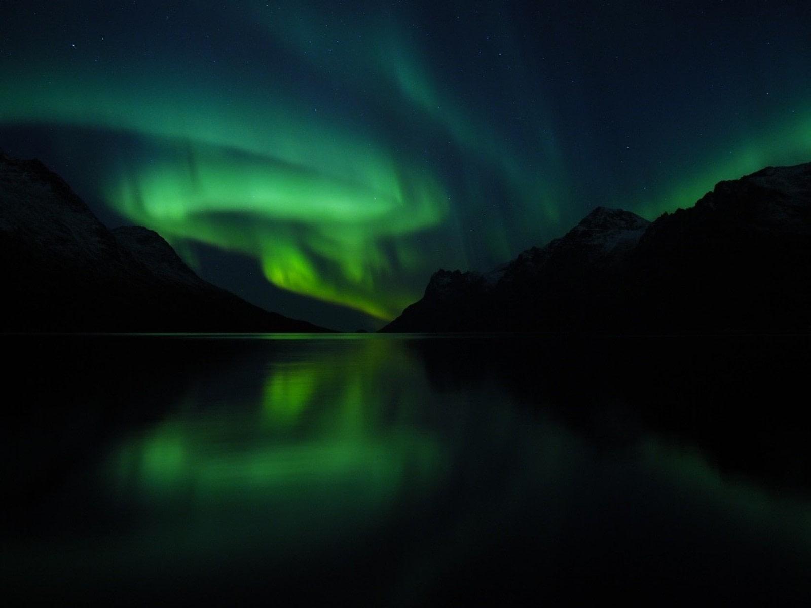 1600x1200 Illuminating Facts about the Northern Lights