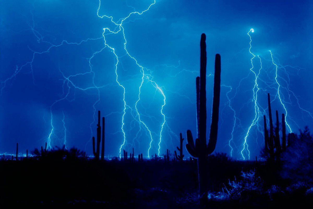 1200x800 Monsoon season in the Sonoran Desert. Lightning photo, Nature gif, Blue lightning