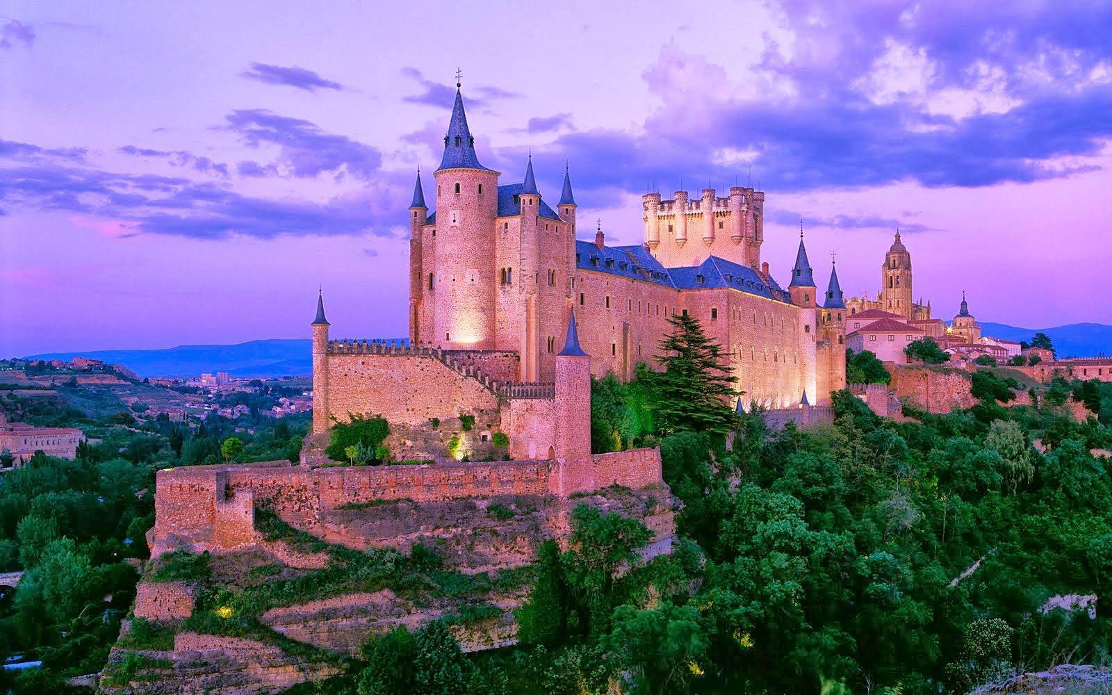 1600x1000 Beautiful Castle HD Wallpaper