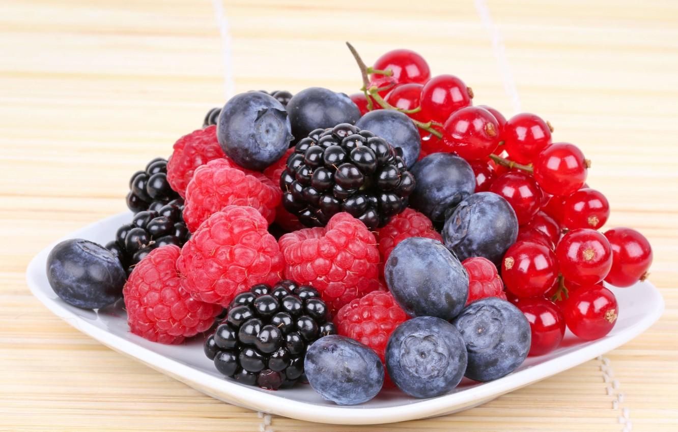 1332x850 Wallpaper berries, raspberry, background, Wallpaper, food, blueberries, plate, wallpaper, currants, widescreen, background, full screen, HD wallpaper, widescreen image for desktop, section еда